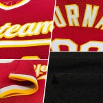 Maillot de baseball noir rétro, doré et rouge, authentique et personnalisé Maillot de baseball noir rétro, doré et rouge, authentique et personnalisé