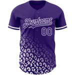 Maillot de baseball violet à imprimé authentique, design tendance, personnalisé, motif 3D blanc, dégradé léopard Maillot de baseball violet à imprimé authentique, design tendance, personnalisé, motif 3D blanc, dégradé léopard